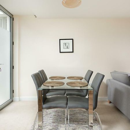 Stylish Modern City Centre Apartment Gloucester Exterior foto