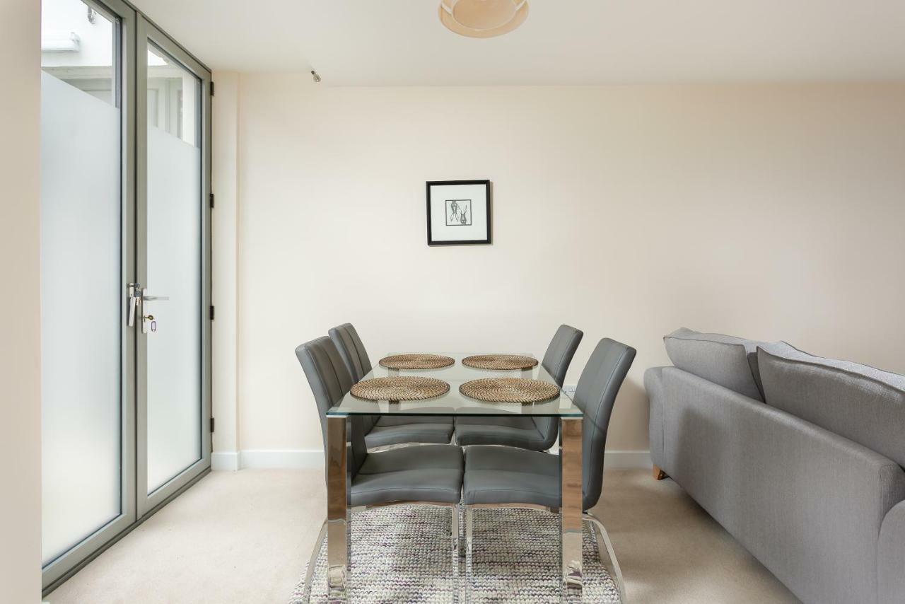 Stylish Modern City Centre Apartment Gloucester Exterior foto