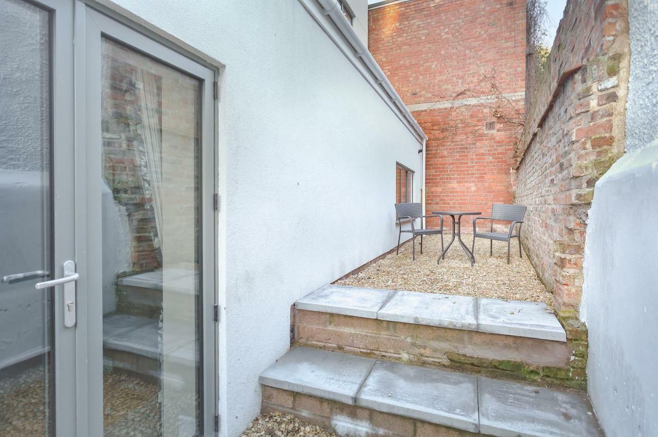 Stylish Modern City Centre Apartment Gloucester Exterior foto