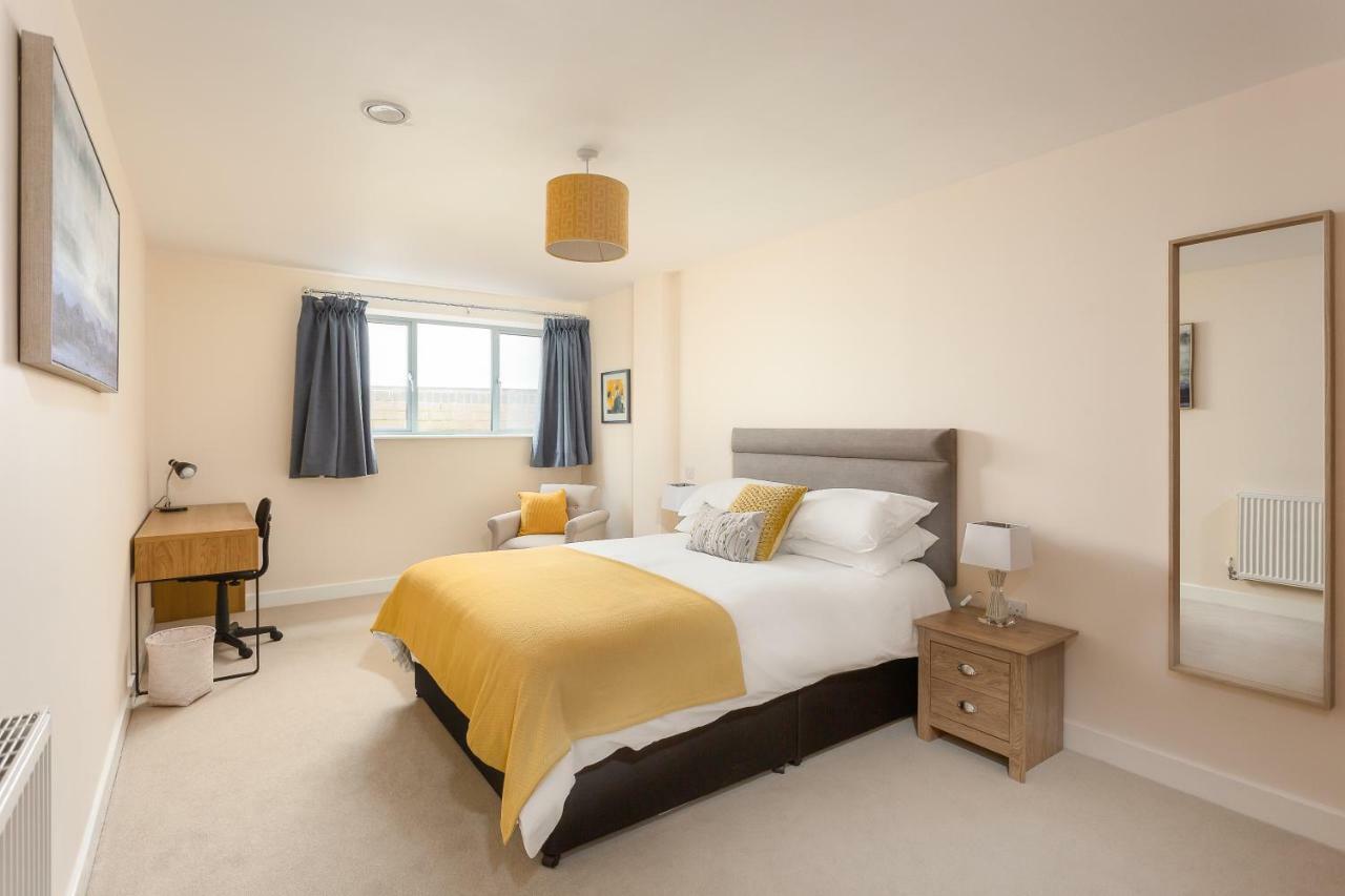 Stylish Modern City Centre Apartment Gloucester Exterior foto
