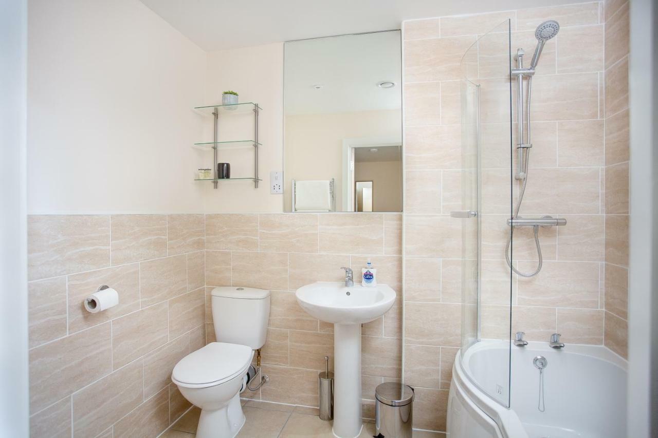 Stylish Modern City Centre Apartment Gloucester Exterior foto