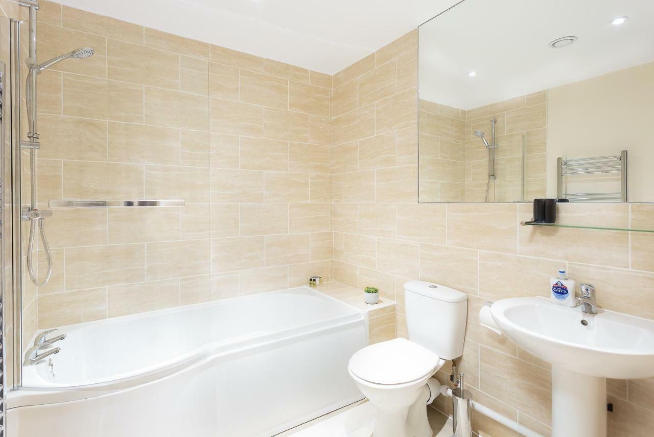 Stylish Modern City Centre Apartment Gloucester Exterior foto