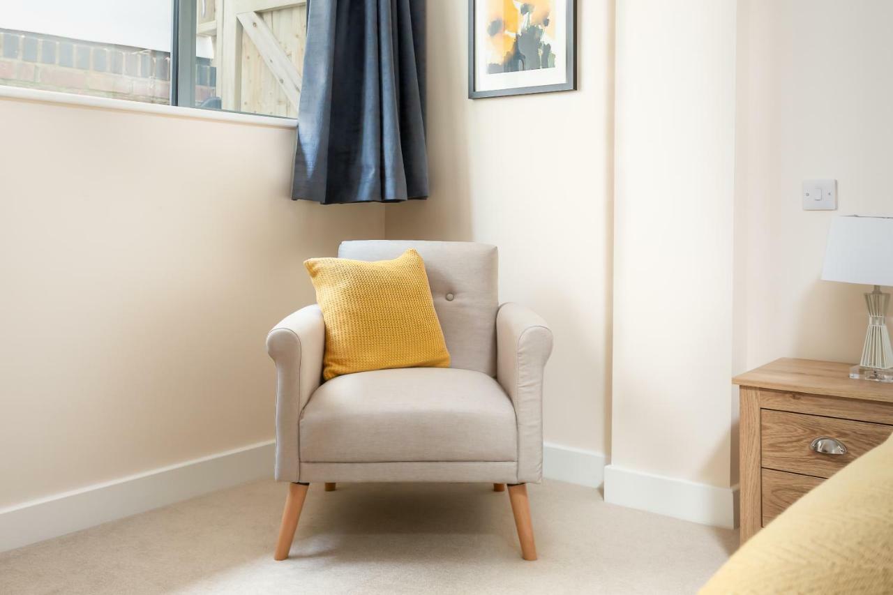 Stylish Modern City Centre Apartment Gloucester Exterior foto